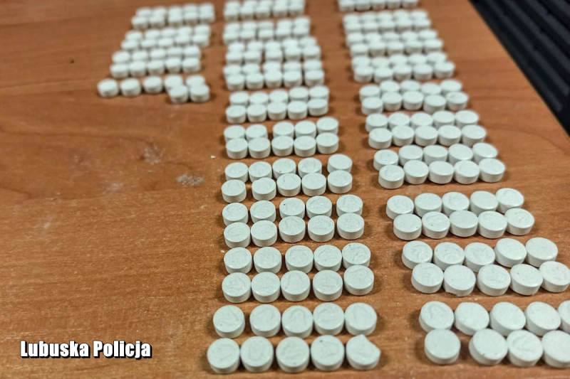 5/15 Policjanci rozbili zorganizowaną grupę przestępczą handlującą narkotykami