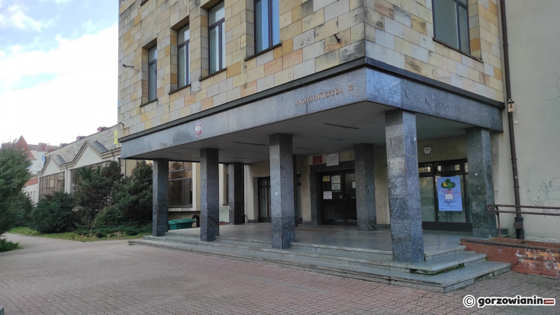 3/4 Budynek dawnego banku  Banku Pekao przy Jagiellończyka