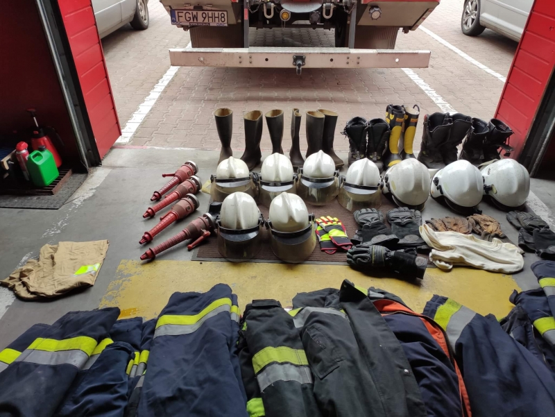 3/6 Rzeczy przekazane przez OSP Bogdaniec dla strażaków z Ukrainy