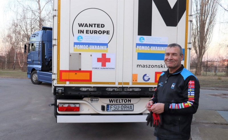 4/8 Ciężarówka pełna sprzętu medycznego wyruszyła do szpitala na Ukrainie