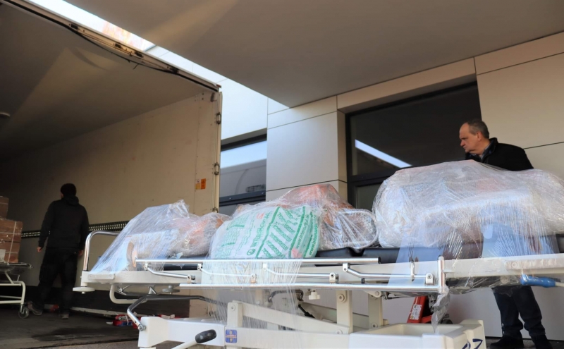 7/8 Ciężarówka pełna sprzętu medycznego wyruszyła do szpitala na Ukrainie