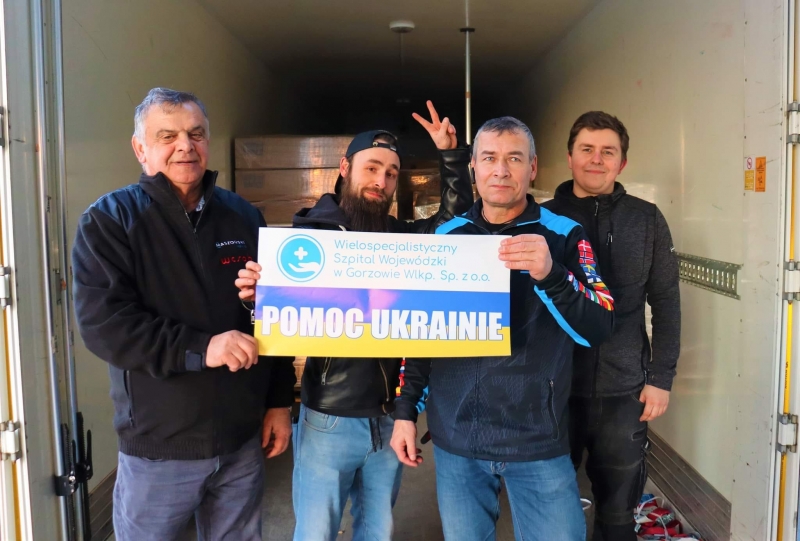 8/8 Ciężarówka pełna sprzętu medycznego wyruszyła do szpitala na Ukrainie