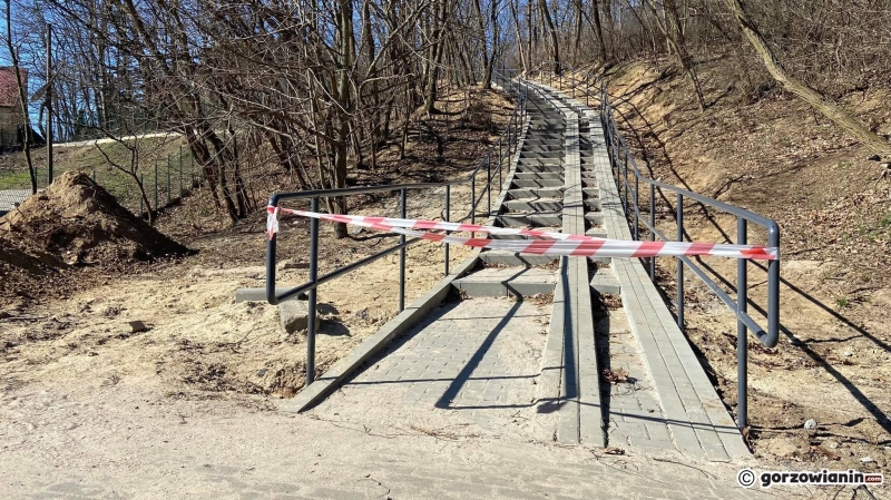 4/4 Wyremontowane schody w parku Słowiańskim