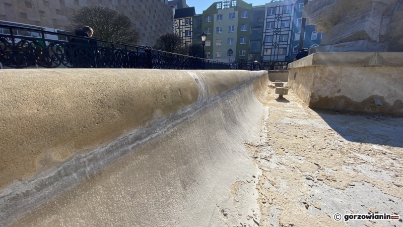 5/8 Remont fontanny Pauckscha na Starym Rynku