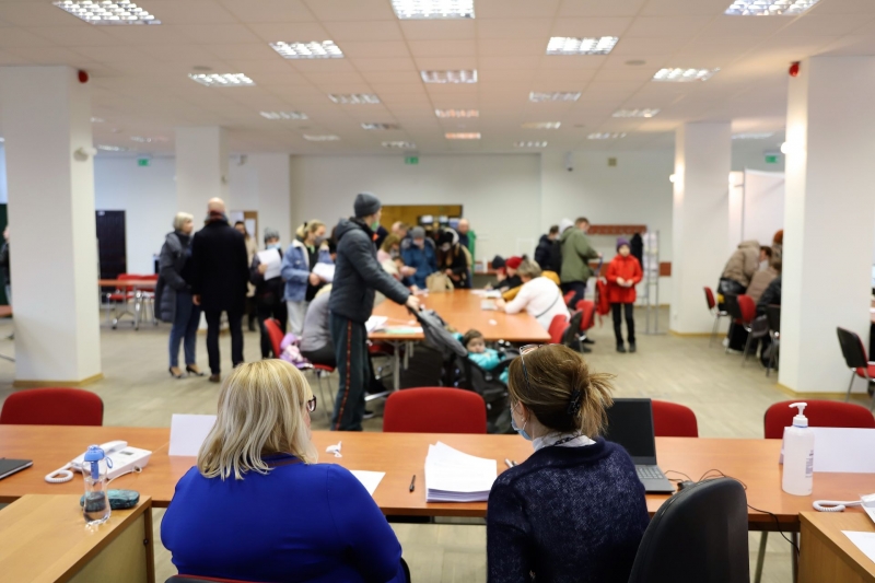 7/10 Punkt wsparcia uchodźców z Ukrainy w sali sesyjnej Urzędu Miasta Gorzowa