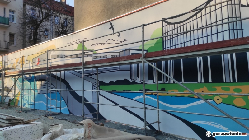 1/7 Nowy mural na kamienicy przy ul. Kosynierów Gdyńskich