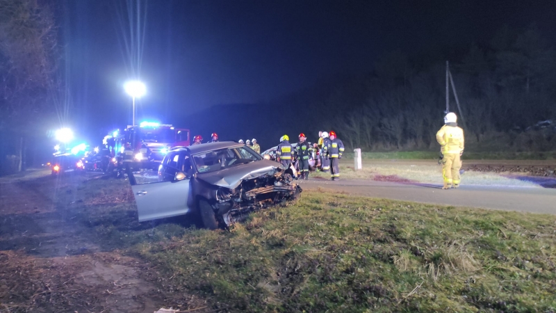 4/5 Czołówka volkswagena i volvo