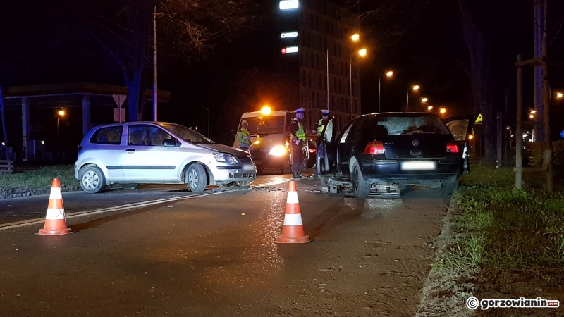 3/5 Czołówka hyundaia i volkswagena na Walczaka