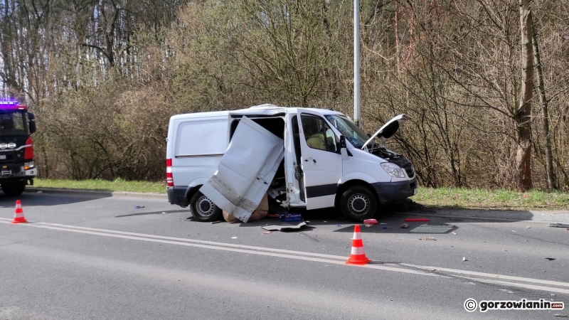 2/3 Obywatelskie zatrzymanie pijanego kierowcy busa. Skosił latarnię i próbował uciekać