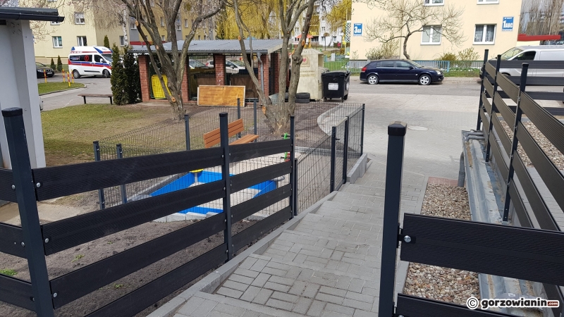 7/7 Plac zabaw przy nowym bloku przy ul. Piłsudskiego