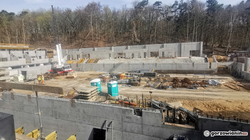 10/22 Budowa hali widowiskowo-sportowej przy Słowiance