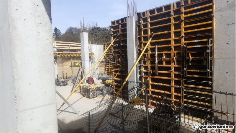 11/22 Budowa hali widowiskowo-sportowej przy Słowiance
