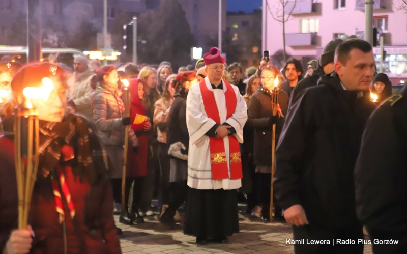 4/10 Droga Krzyżowa przeszła ulicami Gorzowa