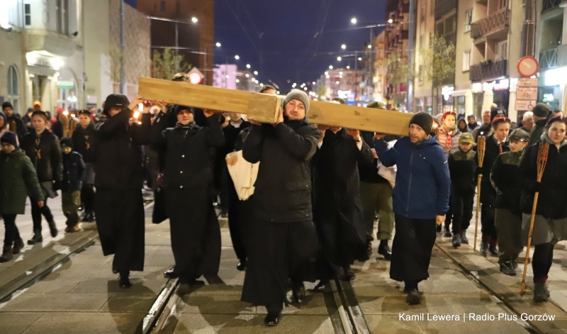 6/10 Droga Krzyżowa przeszła ulicami Gorzowa