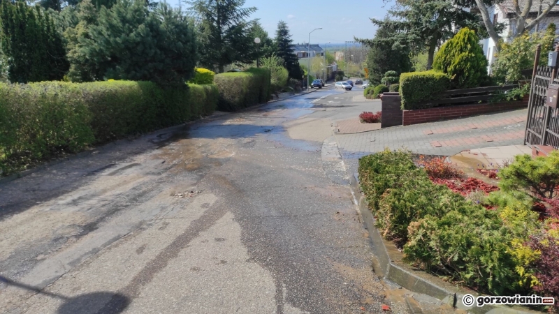 4/4 Pęknięta rura i zalana ul. Olimpijska