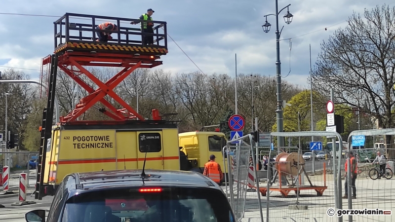 2/5 Montaż trakcji tramwajowej na Chrobrego