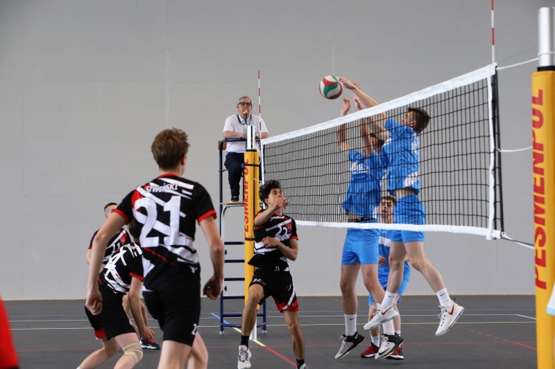 4/6 Młodzież już korzysta z nowej hali sportowej na Warszawskiej