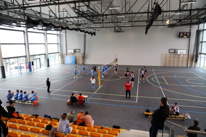 6/6 Młodzież już korzysta z nowej hali sportowej na Warszawskiej