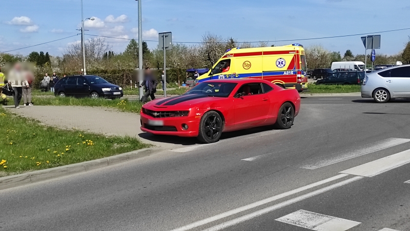 2/6 Zderzenie motocyklisty z chevroletem camaro