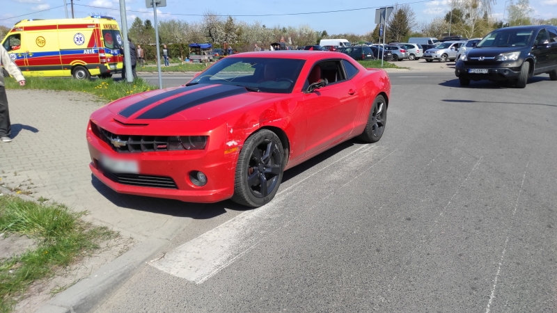 4/6 Zderzenie motocyklisty z chevroletem camaro