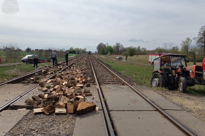 4/4 Zderzenie ciągnika rolniczego z pociągiem