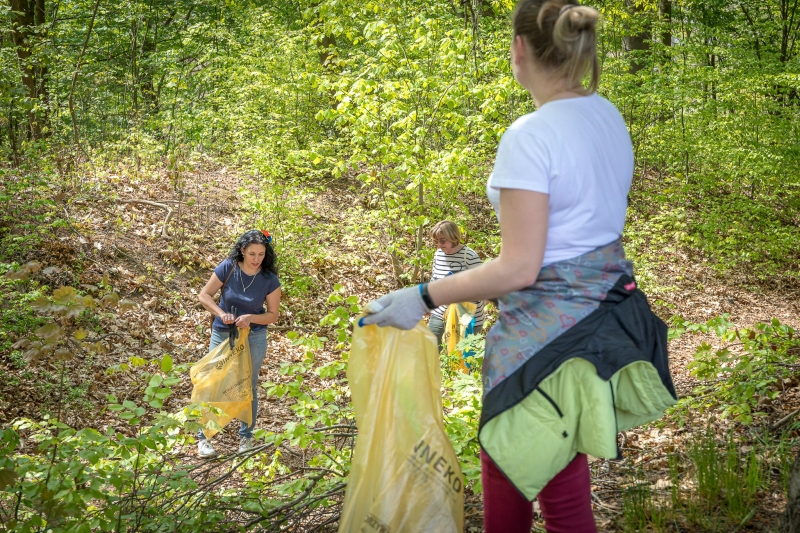 4/4 Uchodźcy z Ukrainy posprzątali park Słowiański