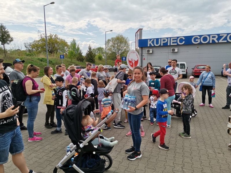 4/8 Przedszkolaki posprzątały śmieci na os. Sady