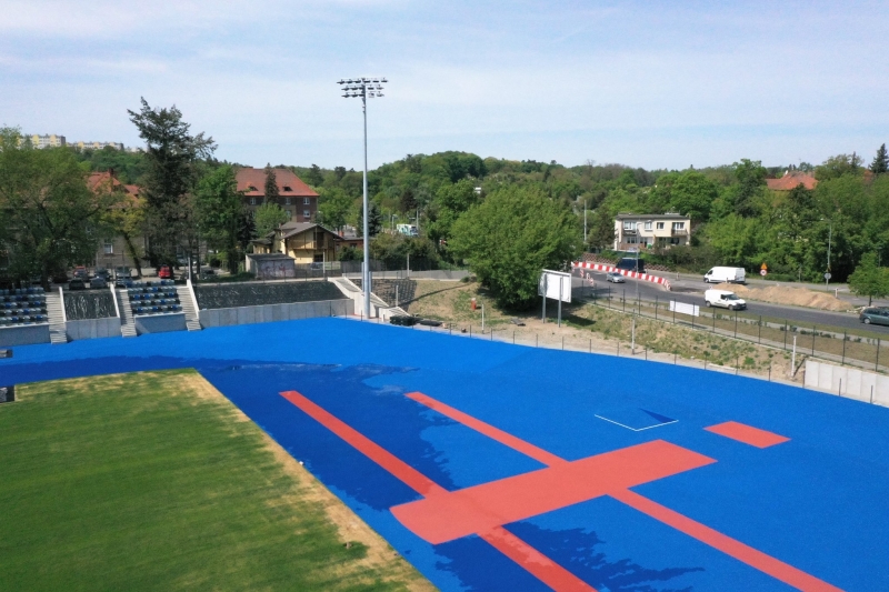 2/4 Prace na stadionie lekkoatletycznym na finiszu