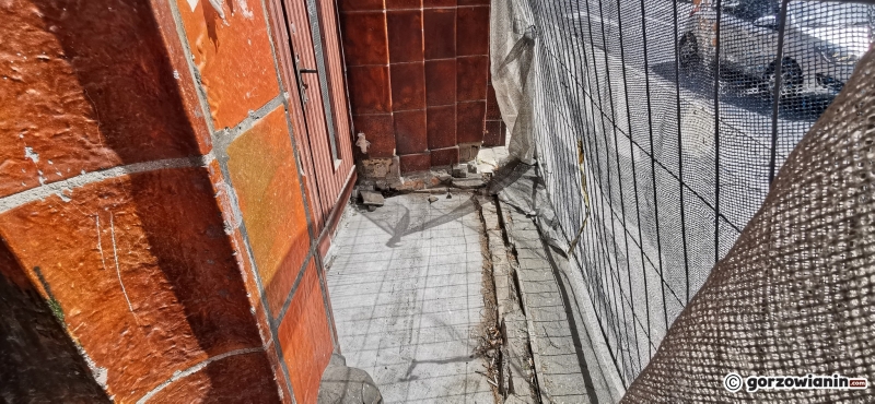 3/7 Budynek Łaźni - obraz nędzy i rozpaczy