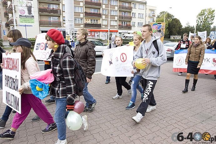5/12 STOP 18 - przeciwko sprzedaży papierosów nieletnim