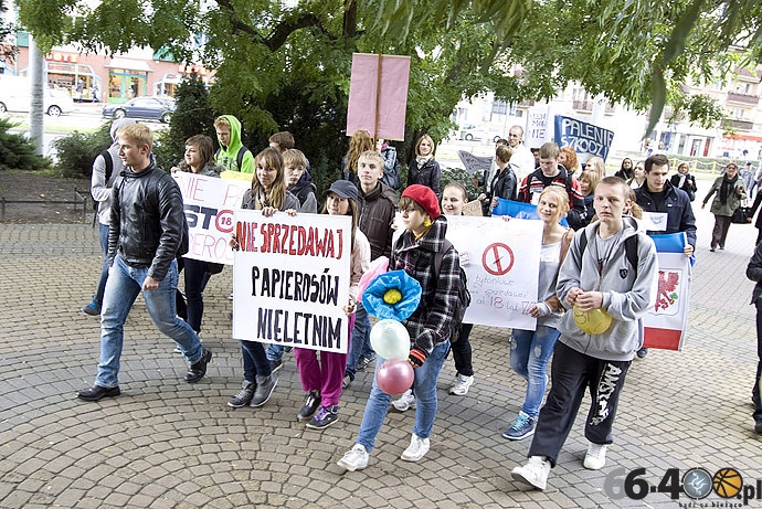 8/12 STOP 18 - przeciwko sprzedaży papierosów nieletnim