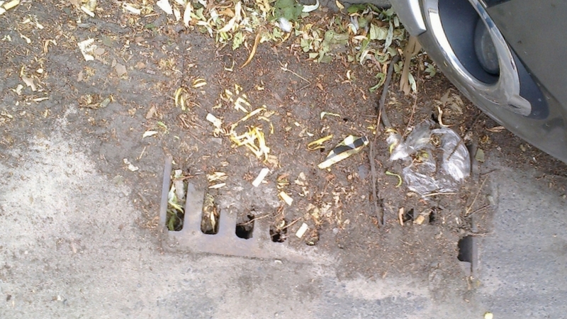 5/5 Mieszkańcy skarżą się na zapchane studzienki kanalizacji deszczowej