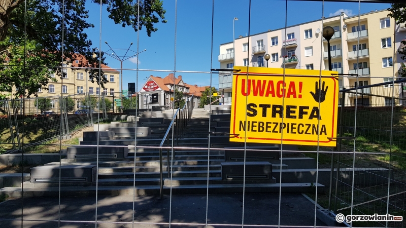 4/5 Schody w parku Róż do poprawki