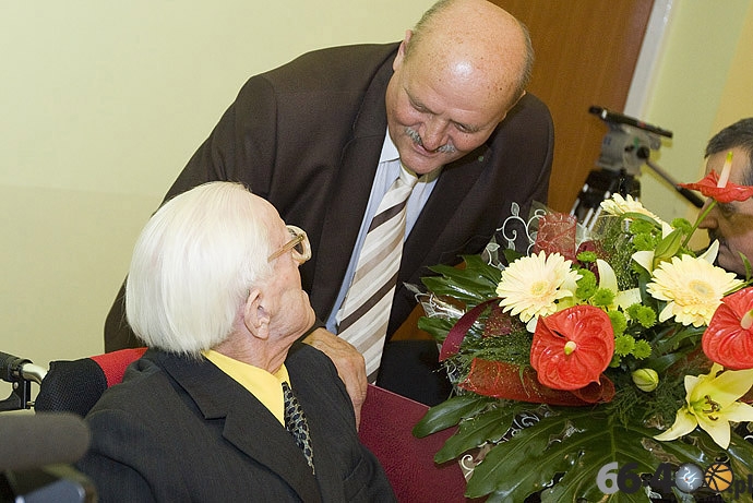 8/15 Wojcieszyce: 100-tne urodzimy p. Stanisława Owczarka