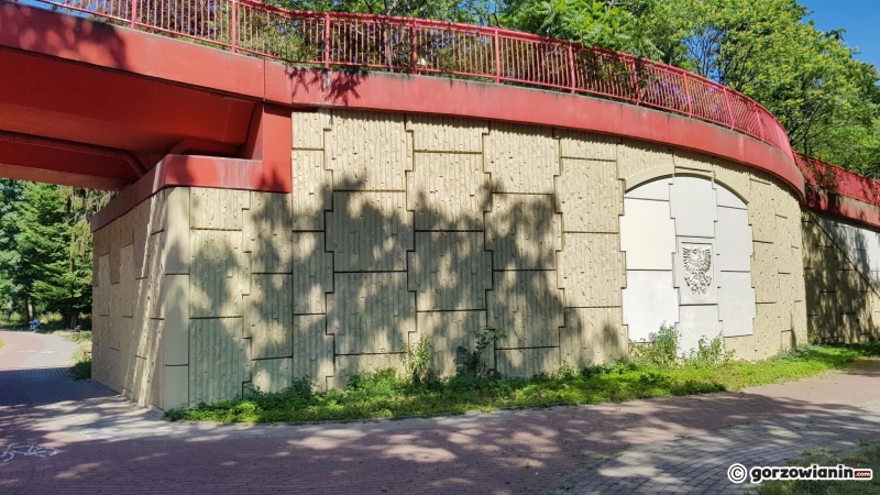 3/10 Oczyszczona kładka w parku Kopernika