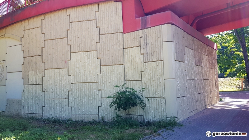 5/10 Oczyszczona kładka w parku Kopernika