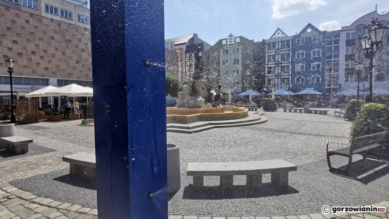 3/4 Miasto uruchomiło kurtyny wodne