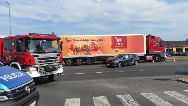 5/5 Zderzenie renault i nissana na Kasprzaka