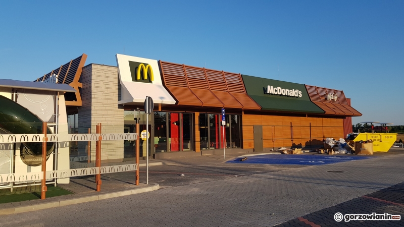 8/9 McDonald's przy Kasprzaka czeka na otwarcie