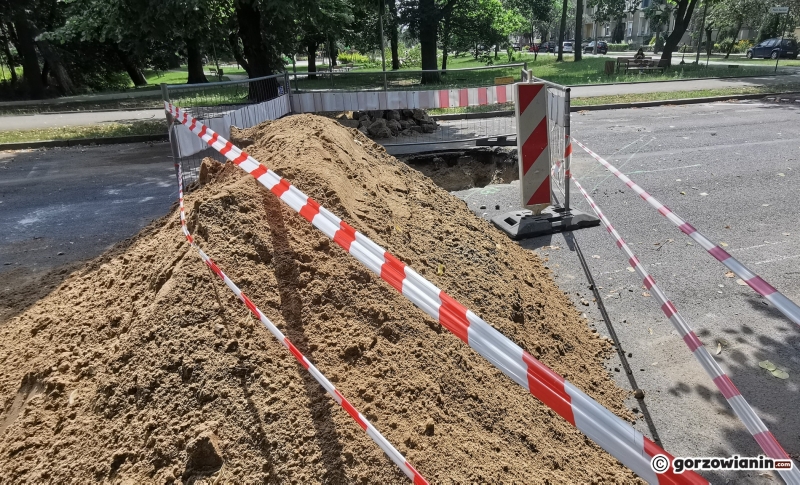 6/6 Dziura w jezdni przy ul. Mickiewicza