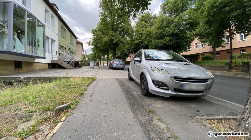 5/6 Parkowanie na chodniku przy Matejki