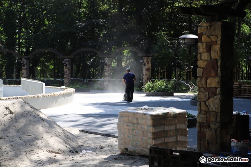 5/12 Prace przy remoncie fontanny w parku Kopernika na finiszu