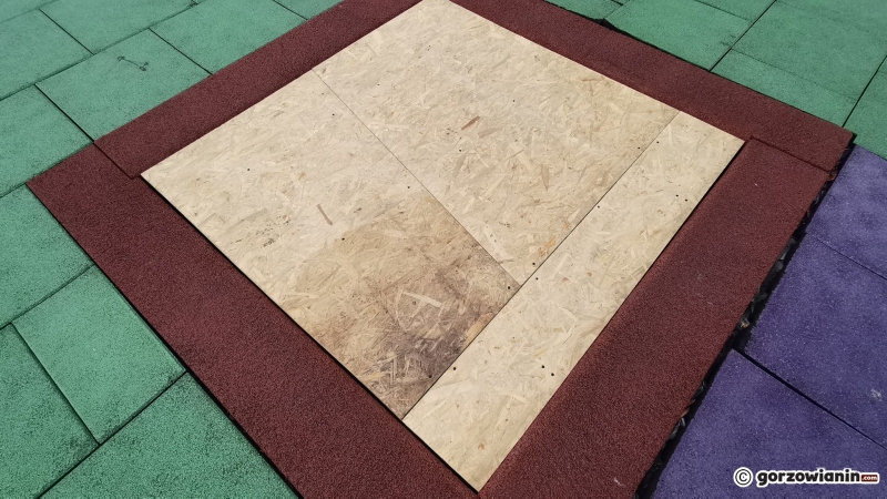 3/5 Trampoliny na Kwadracie zabite deskami