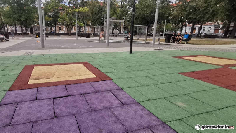 4/5 Trampoliny na Kwadracie zabite deskami