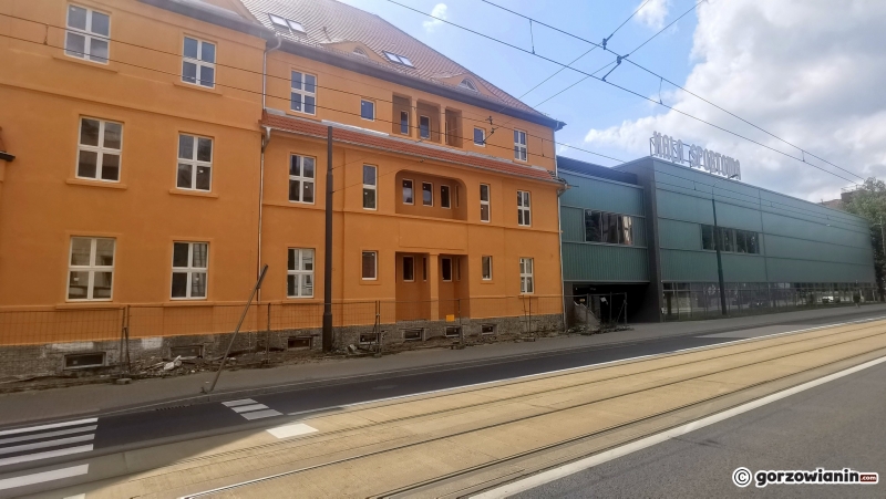 3/6 Budynek CEZiBu z nową elewacją