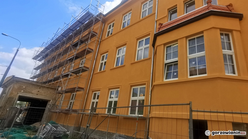 4/6 Budynek CEZiBu z nową elewacją