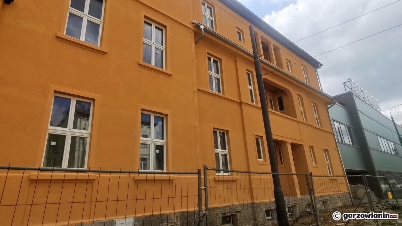 5/6 Budynek CEZiBu z nową elewacją