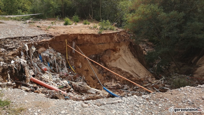 4/6 Wielka dziura w drodze przy ul. Akacjowej w Wawrowie
