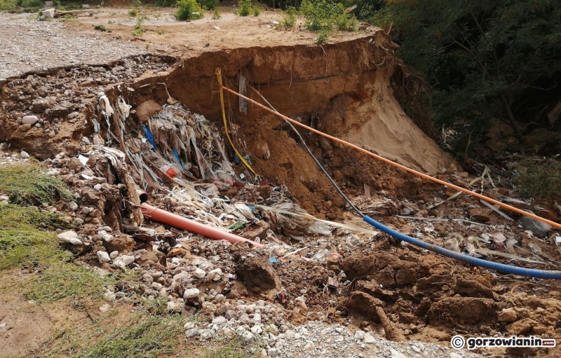 6/6 Wielka dziura w drodze przy ul. Akacjowej w Wawrowie