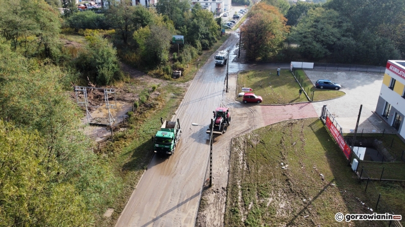 2/3 Ulica Warszawska wciąż zamknięta. Trwają prace porządkowe